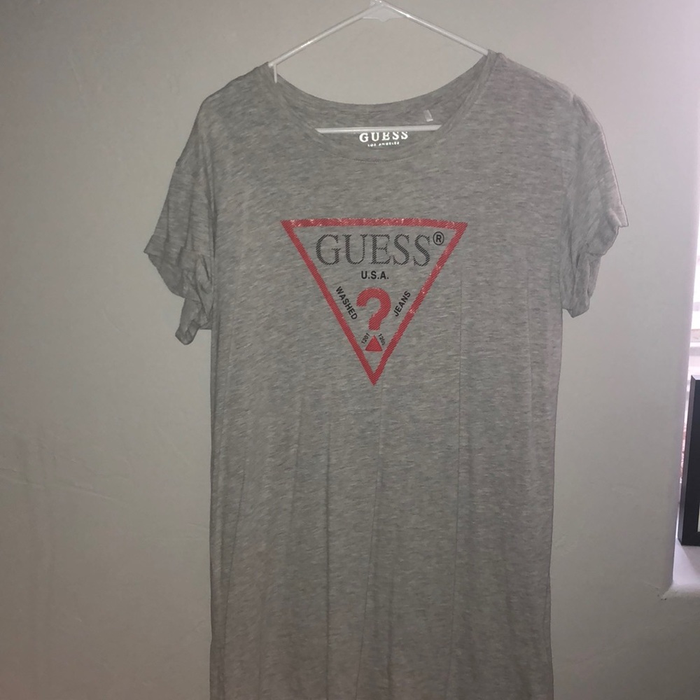 Gray Guess t-shirt